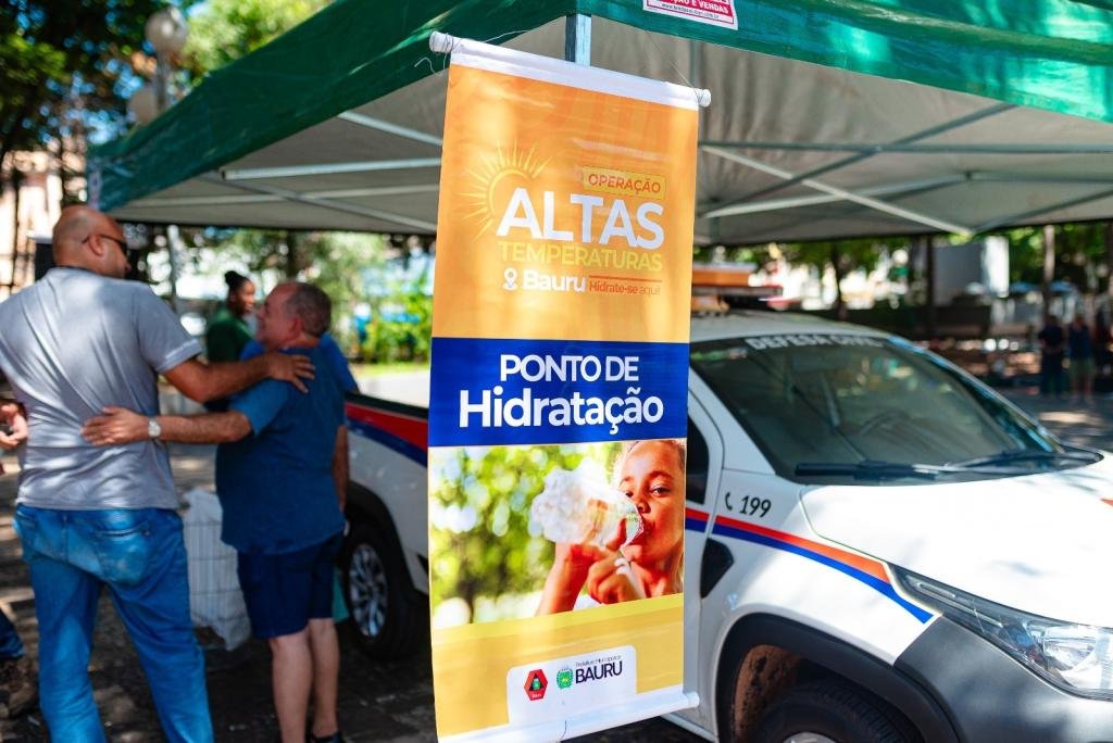 Defesa Civil instala ponto de hidratação na Praça Rui Barbosa