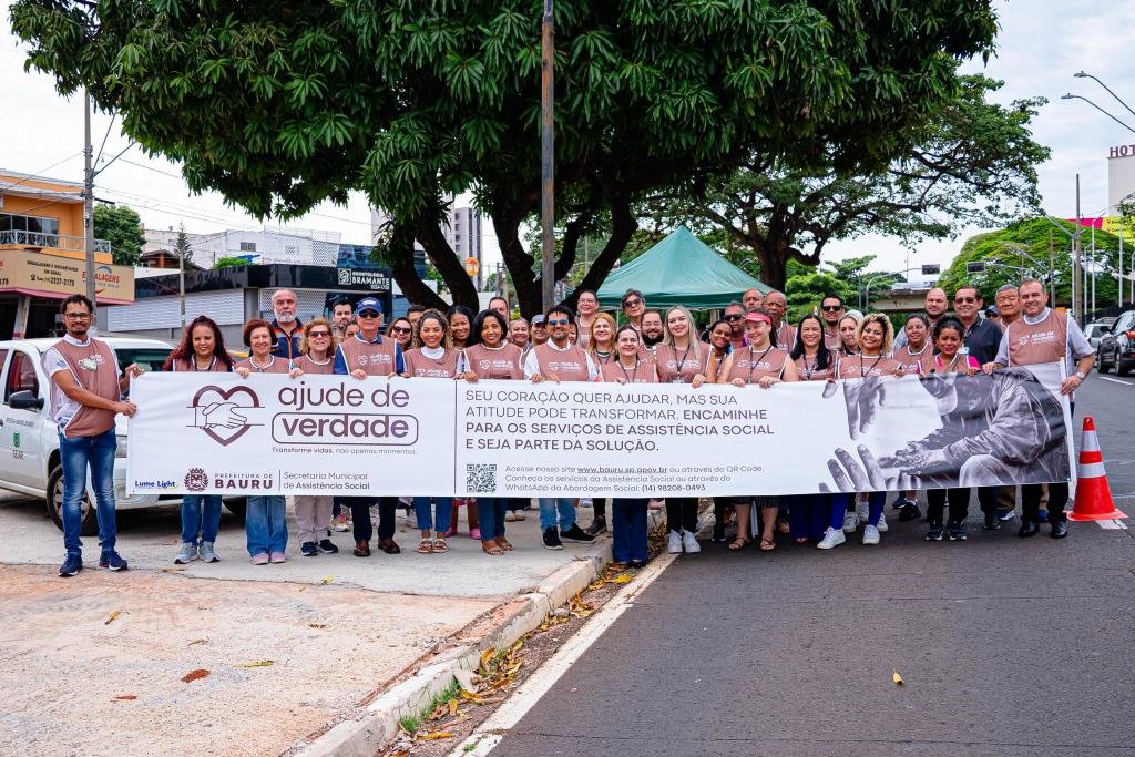 Campanha 'Ajude de Verdade' realiza ação de divulgação sobre os serviços para as pessoas em situação de rua