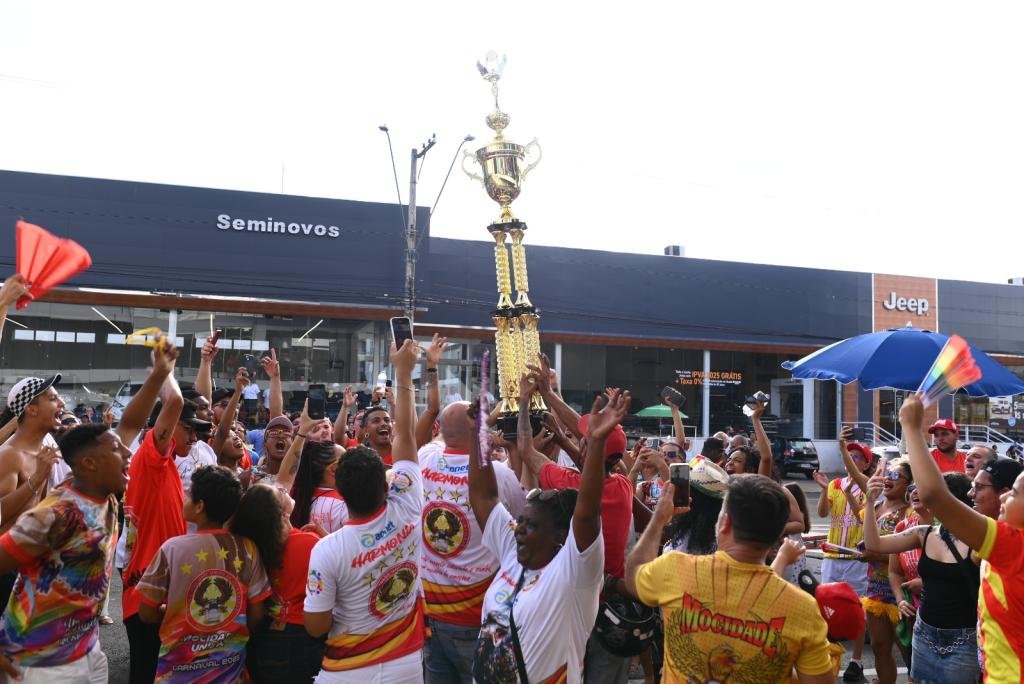 Escola de samba Mocidade Unida da Vila Falcão é a campeã do Carnaval 2025 em Bauru