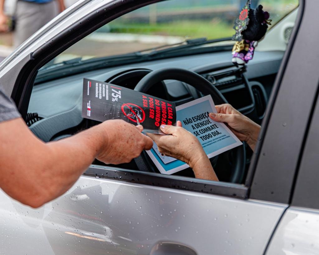 Defesa Civil estadual participa de ação de combate à dengue em Bauru