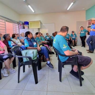 Grupo Suave Idade do CRAS do Jardim Godoy participa de palestra sobre compostagem com o Projeto Cemeia
